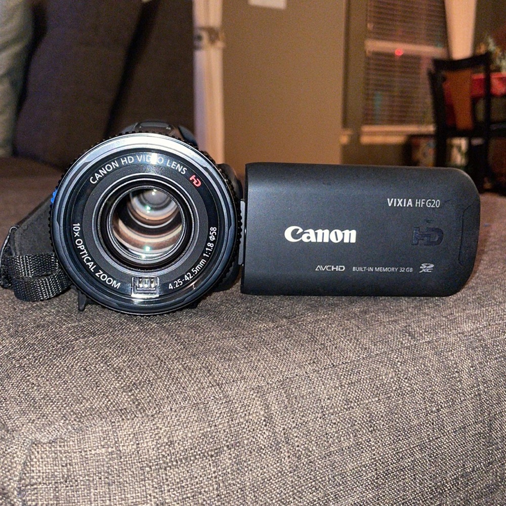 Canon VIXIA HF G20 Camcorder with 10x HD Video Lens (30.4mm-304mm) - Picture 2 of 12